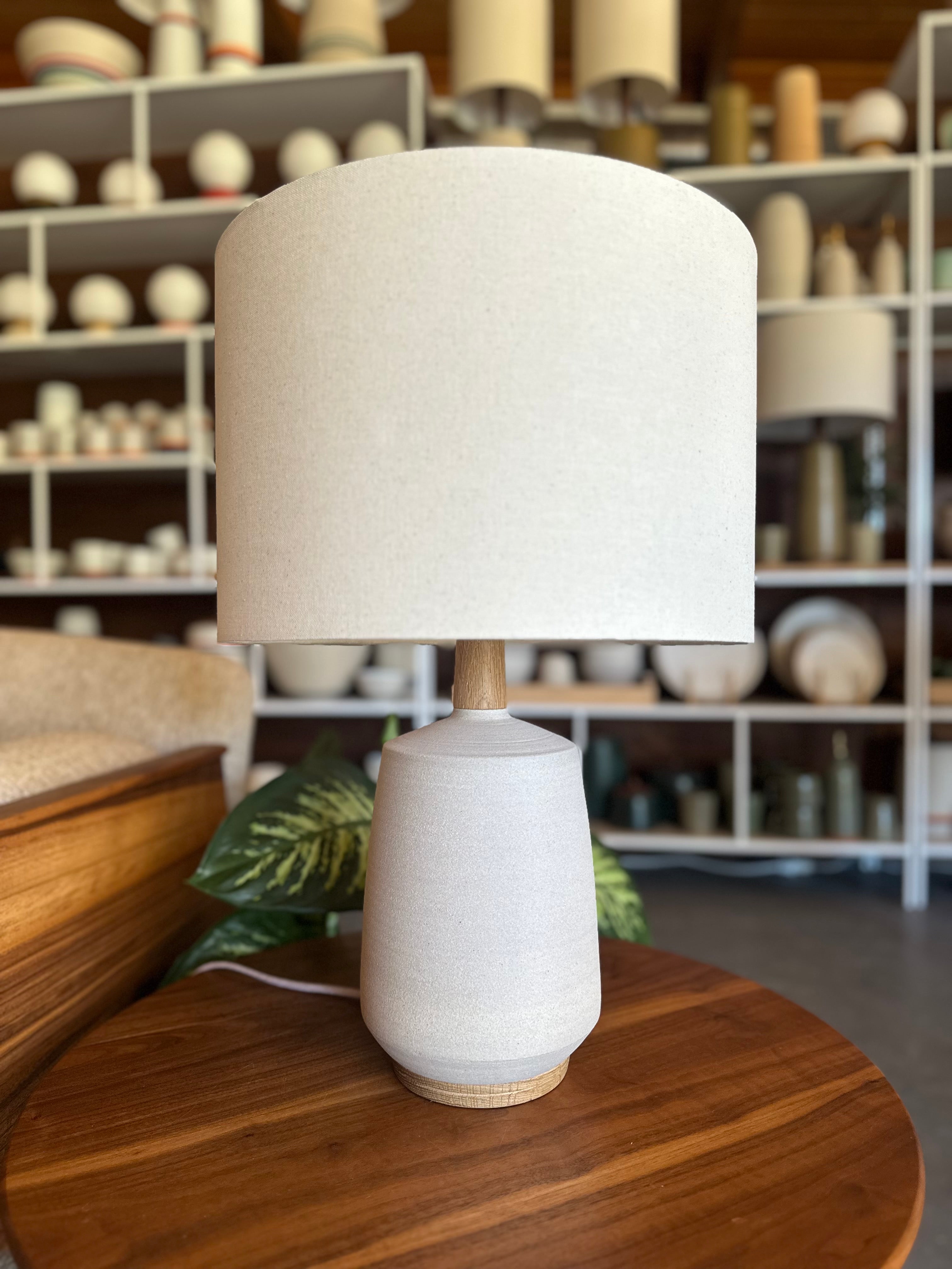 DHD stub 99 ライトグレー Signature Design by Ashley Dreward Casual 25 Inch Paper Table Lamp